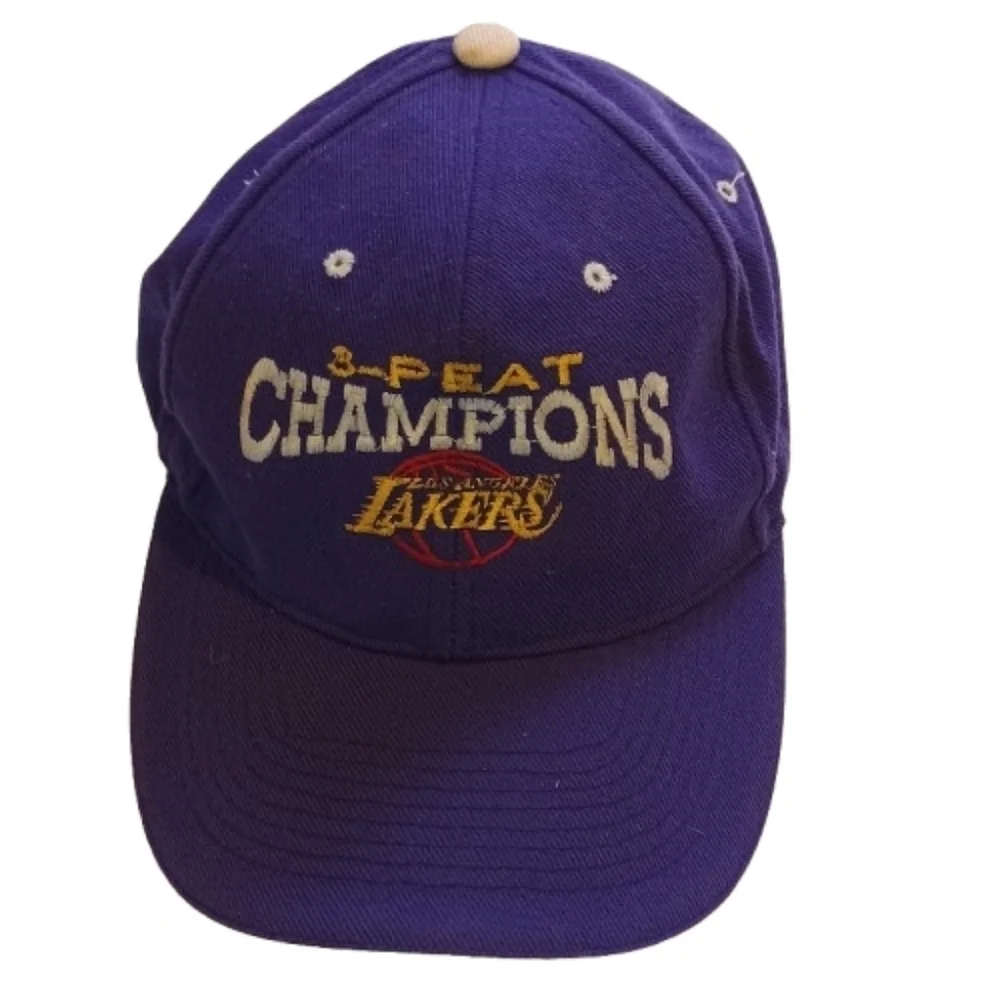 VINTAGE LA LAKERS 2002 3-PEAT NBA CHAMPIONS American Cap 100% Acrylic Kobe Shaq - Picture 1 of 7